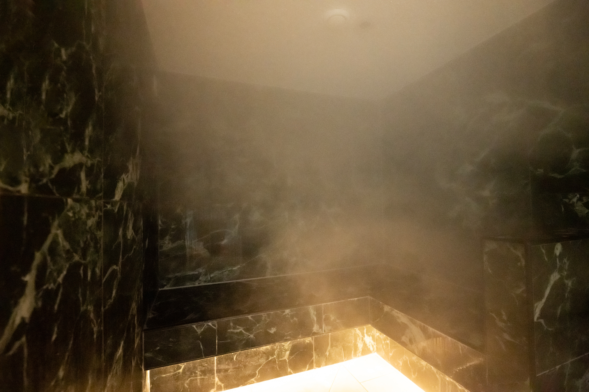 The relaxing steam room icon in The Spa at Bainland.