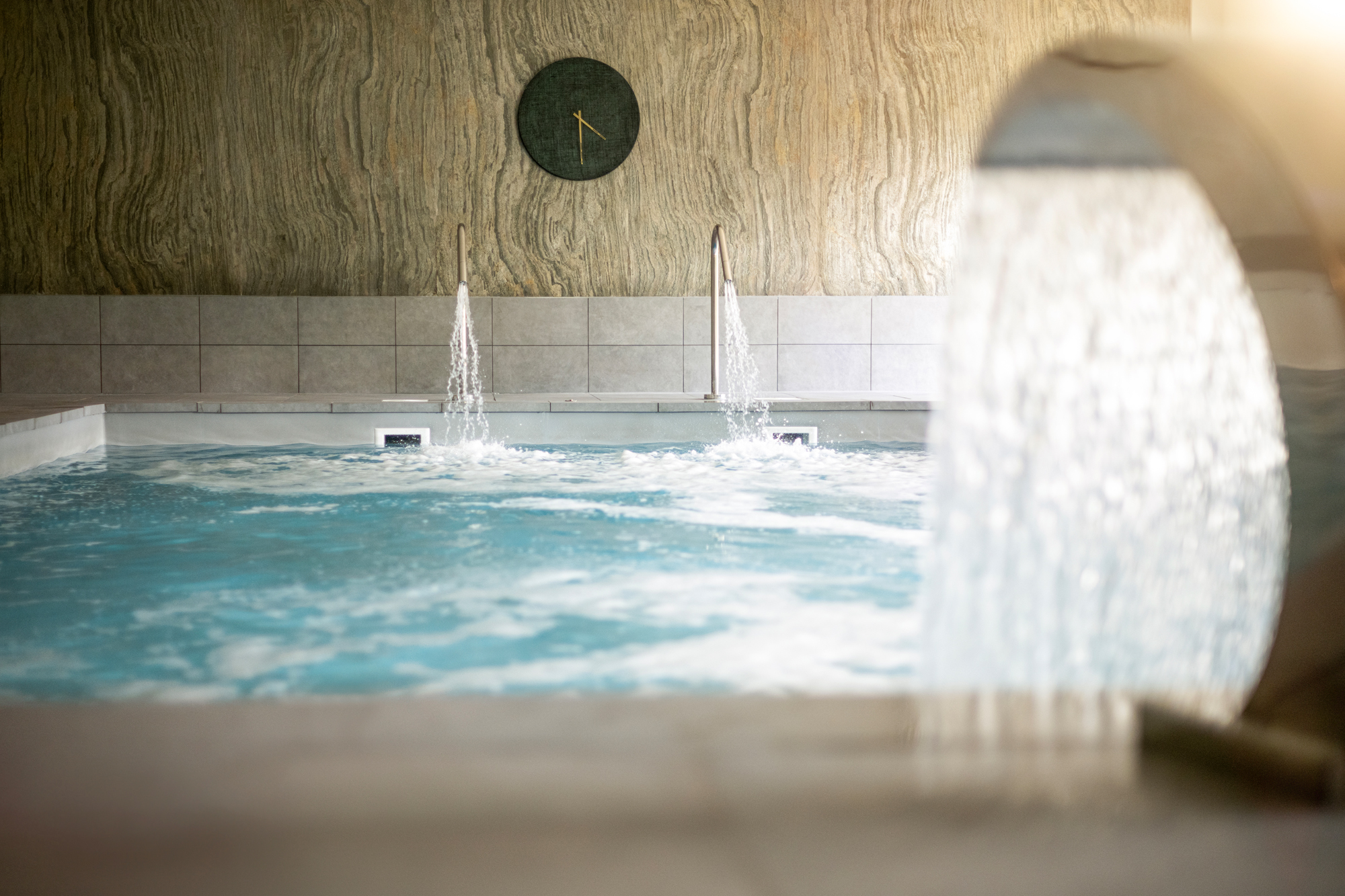 The swimming pool and vitality jets in The Spa at Bainland.